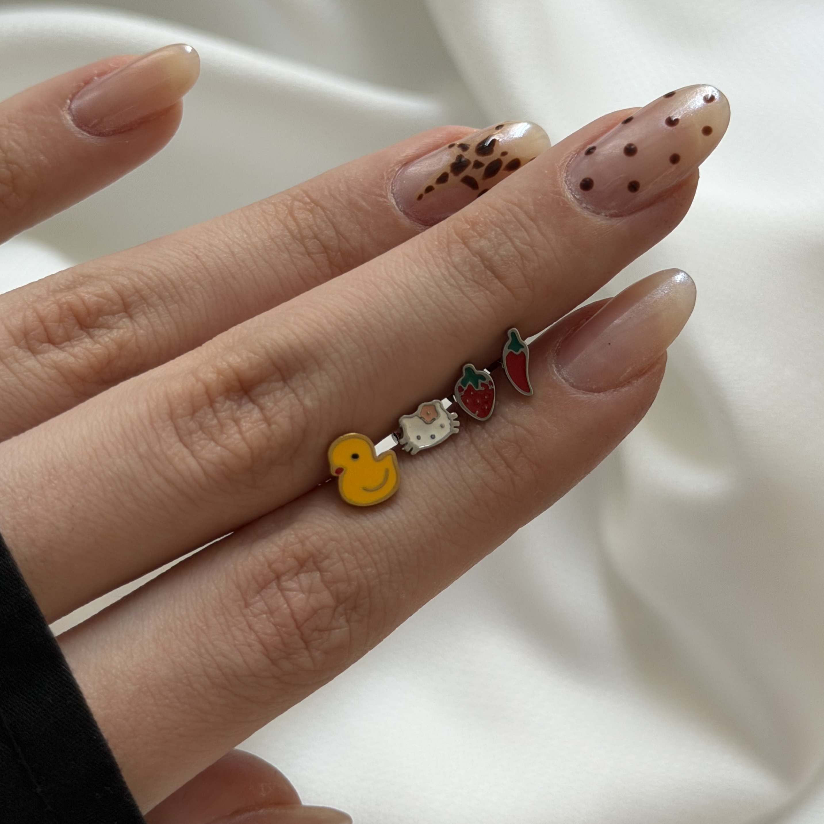 پیرسینگ strawberry & kitty